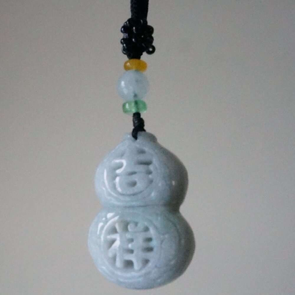 Light Green Jade Gourd (Hulu) Pendant Necklace